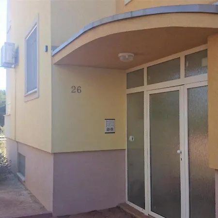 Apartment Zentrale Ferienwohnung Mit Ueberdachtem Balkon Zadar