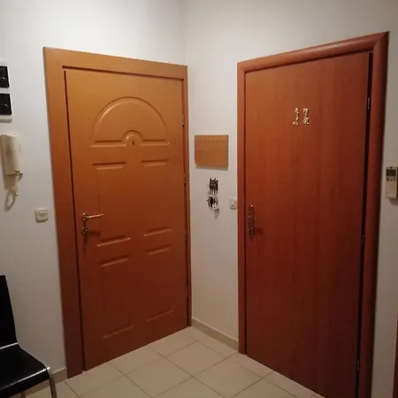 Zentrale Ferienwohnung Mit Ueberdachtem Balkon