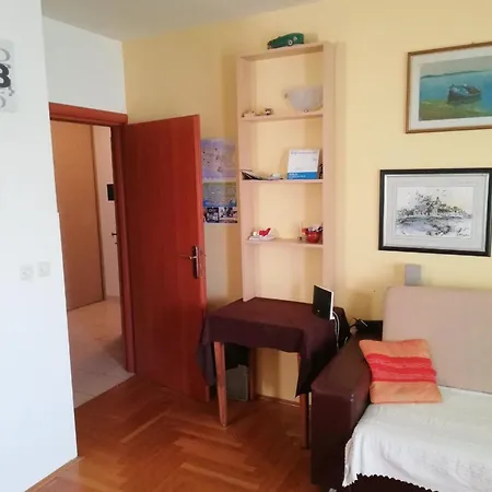Zentrale Ferienwohnung Mit Ueberdachtem Balkon * Zadar
