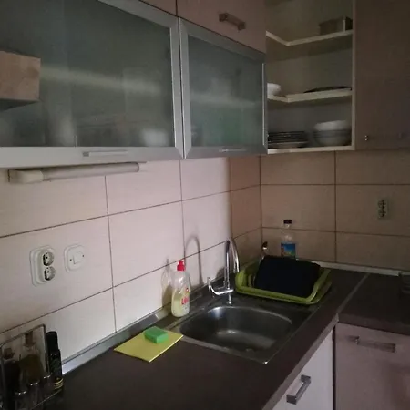 Apartment Zentrale Ferienwohnung Mit Ueberdachtem Balkon *