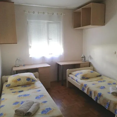 Apartment Zentrale Ferienwohnung Mit Ueberdachtem Balkon Zadar