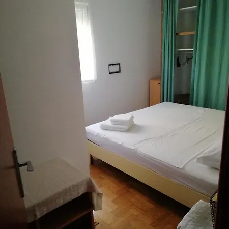 Zentrale Ferienwohnung Mit Ueberdachtem Balkon * Zadar