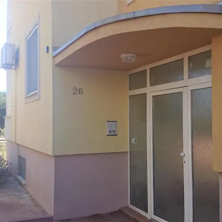 Apartment Zentrale Ferienwohnung Mit Ueberdachtem Balkon Zadar