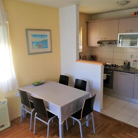 Zentrale Ferienwohnung Mit Ueberdachtem Balkon Apartment *