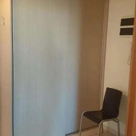 Zentrale Ferienwohnung Mit Ueberdachtem Balkon Appartamento
