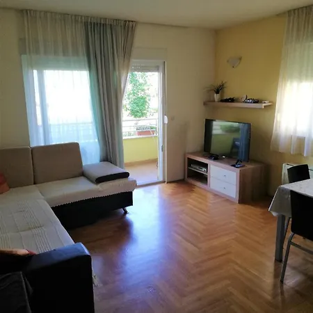 Zentrale Ferienwohnung Mit Ueberdachtem Balkon Zara