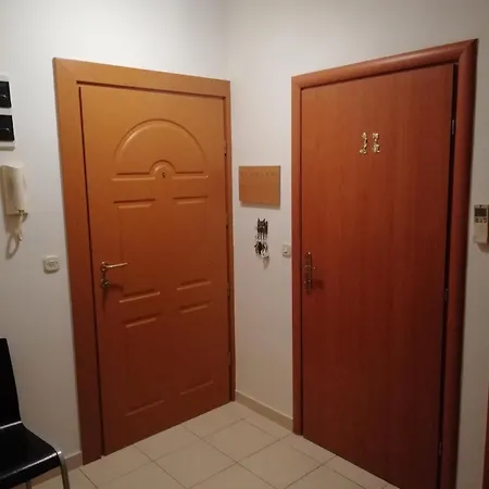 Zentrale Ferienwohnung Mit Ueberdachtem Balkon
